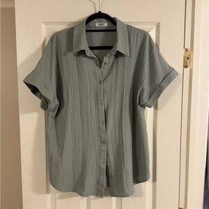 Women’s Green Short Sleeve Shirt